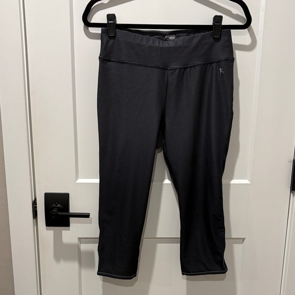 Danskin Now Black & Grey Flan Ombré Capris